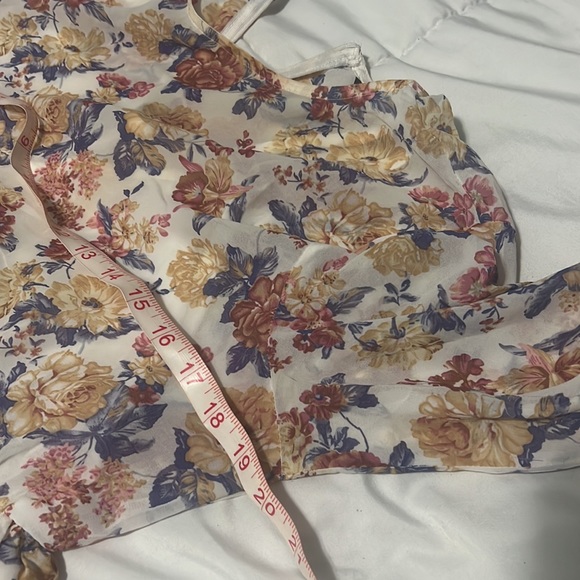 All over floral print dress available in blue as well - Picture 5 of 8